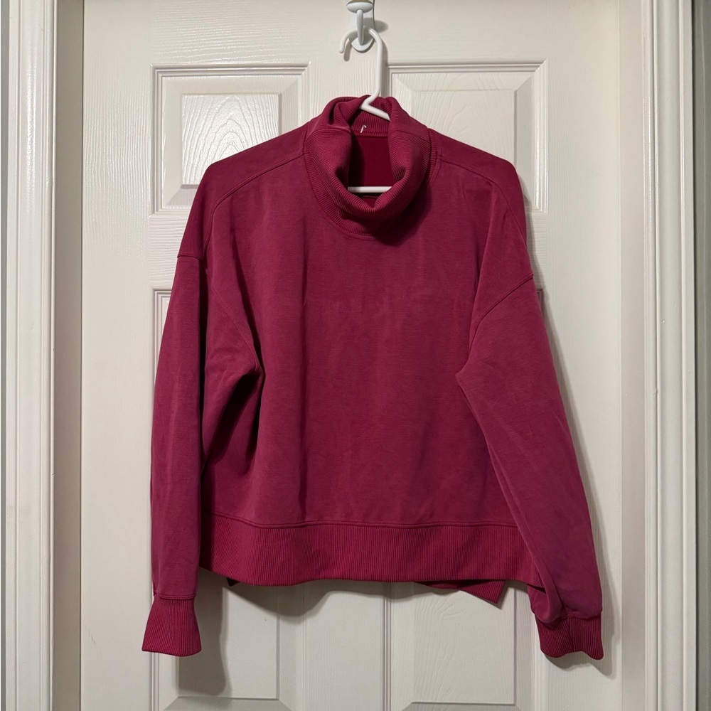 Lululemon athletica softstreme turtleneck pullover size 8 euc